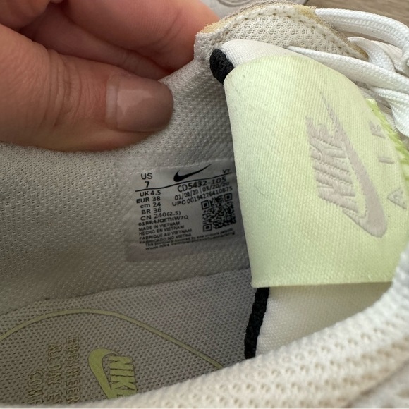 Nike Woman's Air Max Excee White Black Green Sneakers - Picture 8 of 8